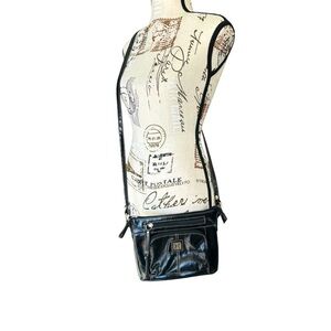 Giani Bernini black leather purse crossbody or shoulder 9”x7”x2”